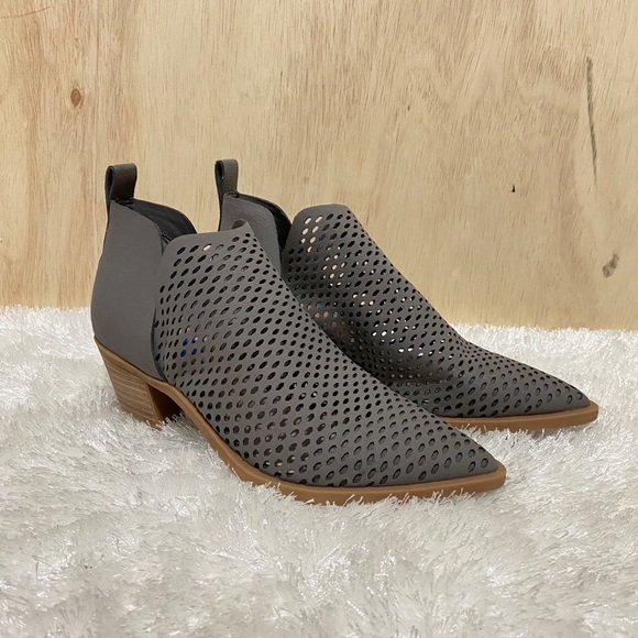 Dolce Vita Shoes - Dolce Vita Sher Perforated Bootie size 7.5